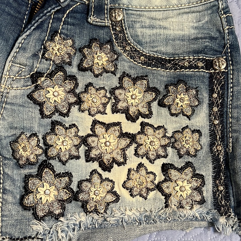 Miss me denim shorts - Picture 2 of 4
